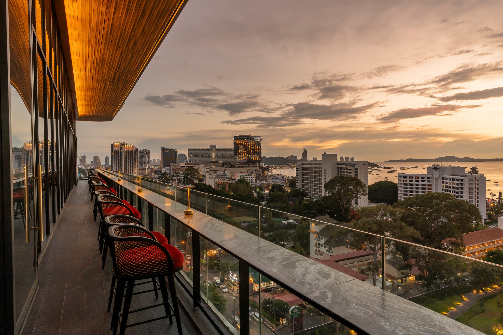 Rooftop venue Yitong offers outstanding Chinese cuisine along with views of the bay